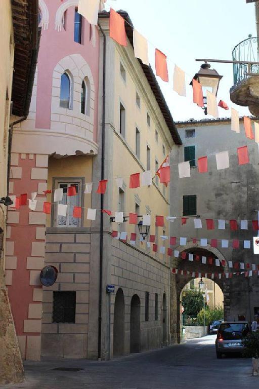 Mansarda Con Solarium Panoramico Su Centro Storico Di Sarteano Vicino Alle Famose Terme Della Val D'Orcia Luaran gambar